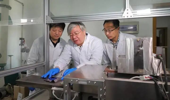 浙大教授因“飘逸刘海”意外走红网络！还是“学术男神”，还和学生玩“狼人杀”……