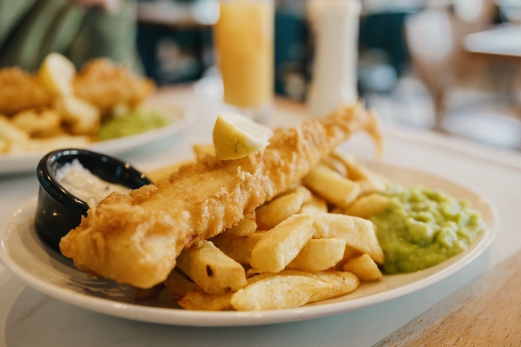 英国改革校园餐：英格兰地区中小学将“断供”高卡食物