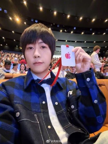 五月天阿信参加苹果发布会,现场介绍他来自中国,有工作人员称“不要提”,国台办回应 五月天阿信参加苹果发布会,现场介绍他来自中国,有工作人员称“不要提”,国台办回应