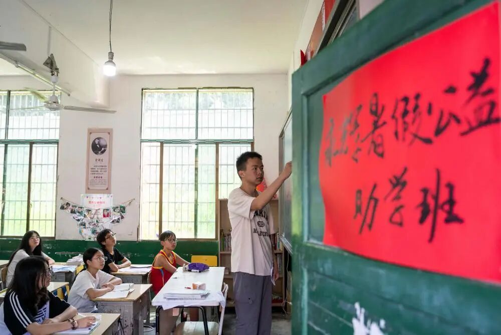 全网牵挂!“8个土鸡蛋接考”的少年,后续来了→ 全网牵挂!“8个土鸡蛋接考”的少年,后续来了→