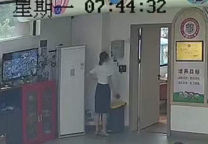 广东一幼儿园教室突发火情,多名孩子被紧急疏散!当地消防部门提醒→ 广东一幼儿园教室突发火情,多名孩子被紧急疏散!当地消防部门提醒→