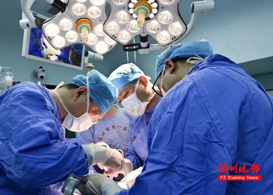 突然癌变!福建赵先生紧急就医!医生:千万别拖到中年 突然癌变!福建赵先生紧急就医!医生:千万别拖到中年