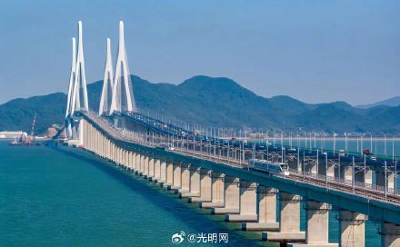 “能看海的地铁”试乘首日挤“爆了”,新线推广需有更精准预案 “能看海的地铁”试乘首日挤“爆了”,新线推广需有更精准预案