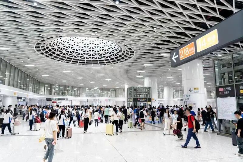 深圳人有多爱坐地铁?8月客运量、进站量冲上全国榜首 深圳人有多爱坐地铁?8月客运量、进站量冲上全国榜首
