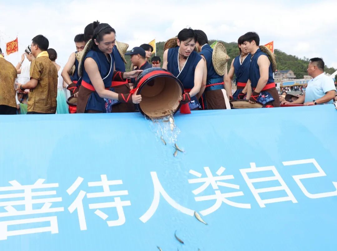 开渔啦!开渔节祭海仪式举行,1772艘渔船出海开捕 开渔啦!开渔节祭海仪式举行,1772艘渔船出海开捕