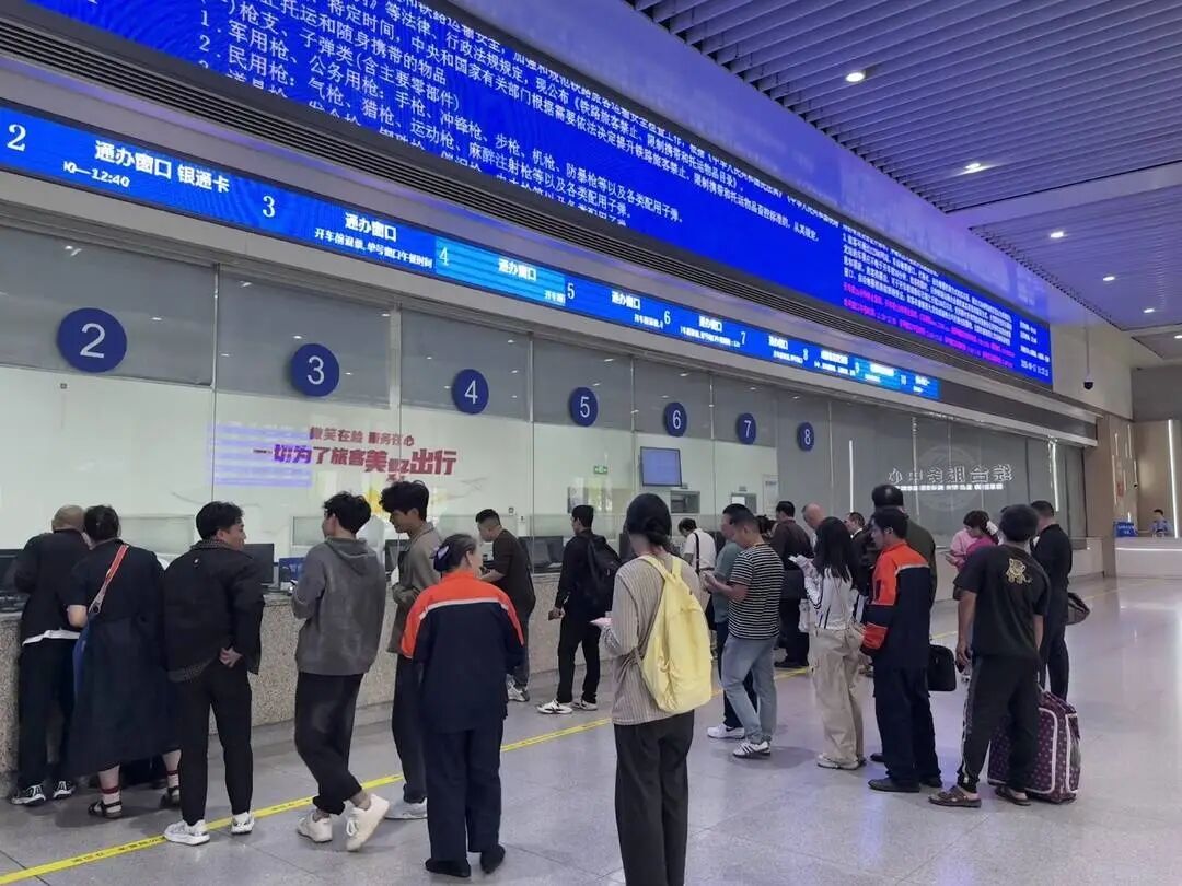 国庆假期首日火车票开售，成都站预售量已超20万张