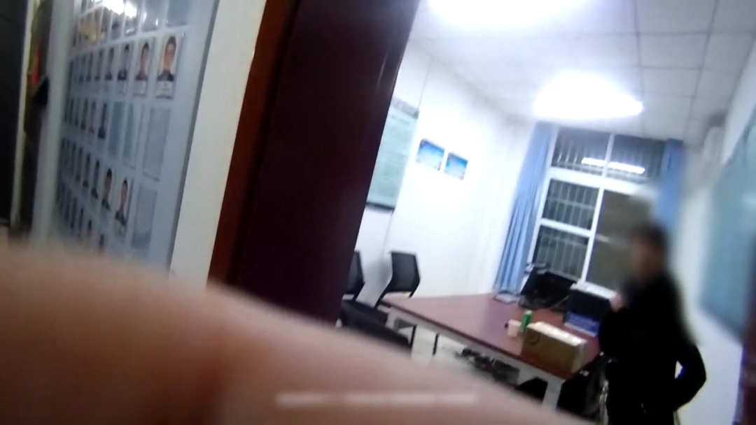 女子贷款20万元买名贵手表寄给“热恋男友”，北京警方紧急拦截！