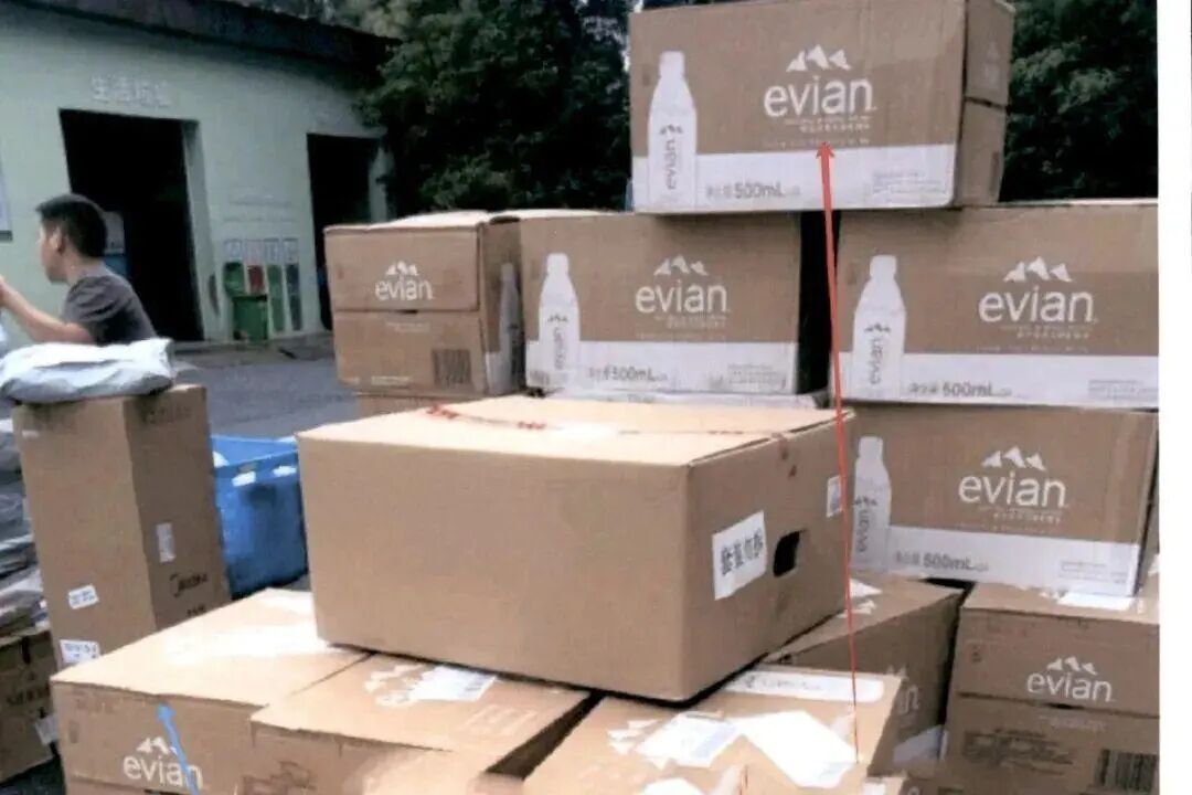 网购饮用水质疑是假货,再购60箱后申请退款并索赔6万元,法院:驳回,运费自担 网购饮用水质疑是假货,再购60箱后申请退款并索赔6万元,法院:驳回,运费自担