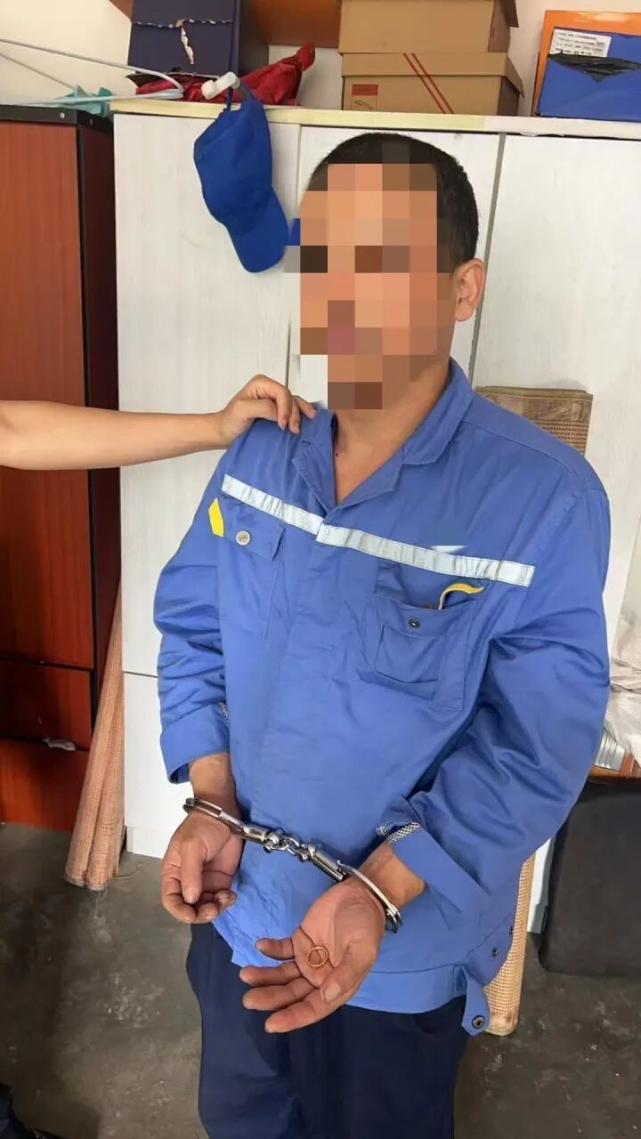 凌晨1点夜跑回家，浙江一女子撞见客厅戴口罩陌生男子，同小区接连有人报警