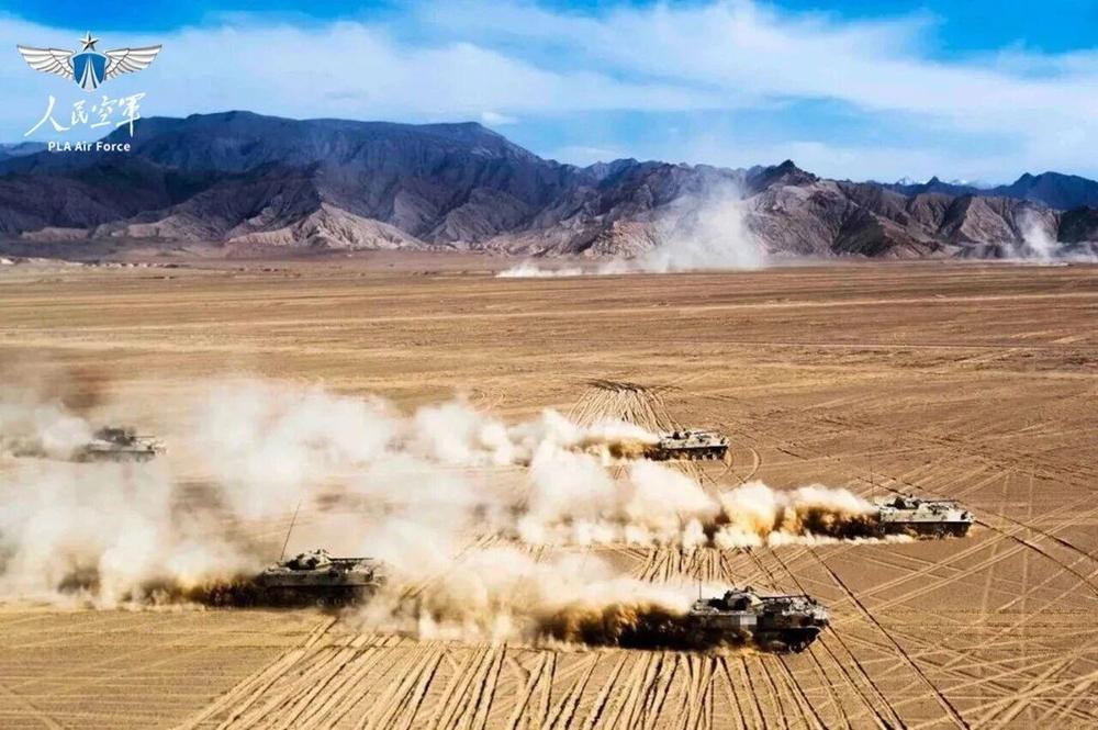 致敬中国空降兵!一组大片感受76年热血征途 致敬中国空降兵!一组大片感受76年热血征途