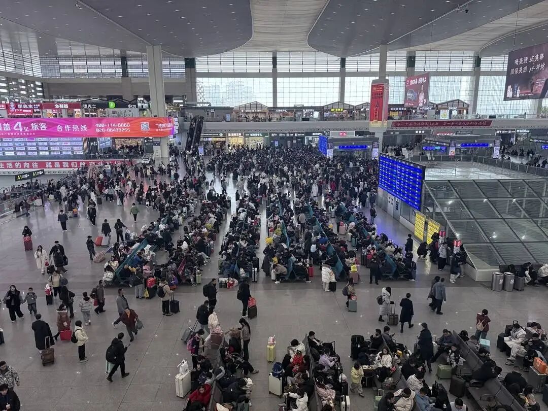 国庆假期首日火车票开售，成都站预售量已超20万张