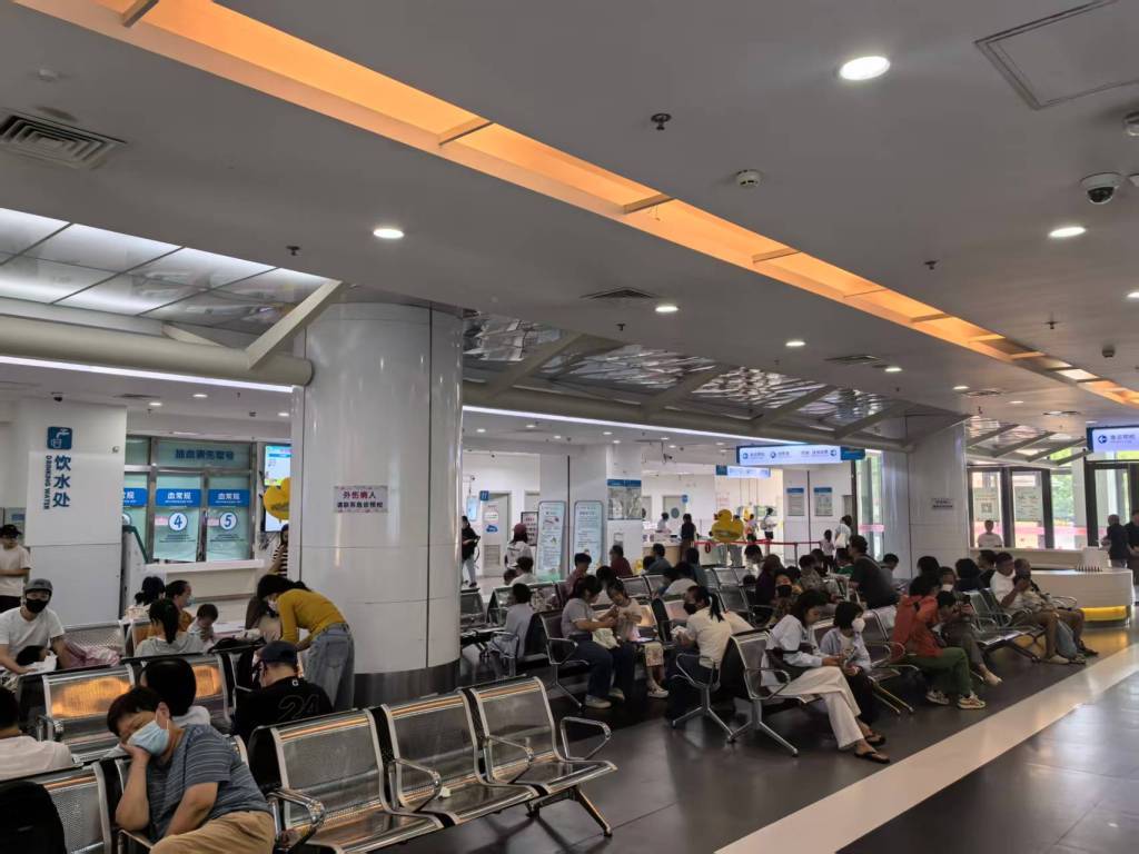 感冒发烧的人多起来了？今年流感提前了吗？专家释疑