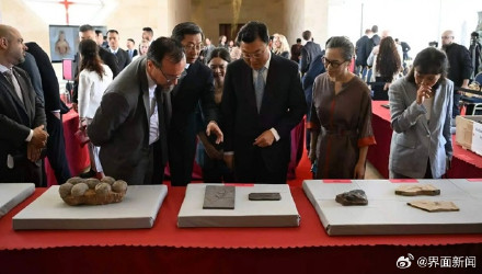 美国返还58件中国文物和化石 ,包括一尊百余年前被劫掠菩萨像 美国返还58件中国文物和化石 ,包括一尊百余年前被劫掠菩萨像