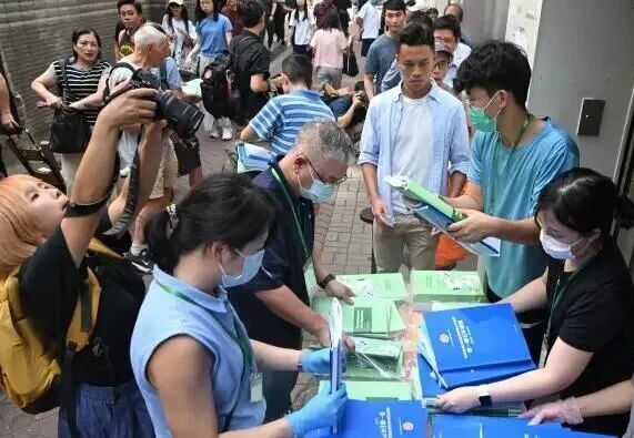 香港市民:“为何要做五年规划?”李家超这样答 香港市民:“为何要做五年规划?”李家超这样答