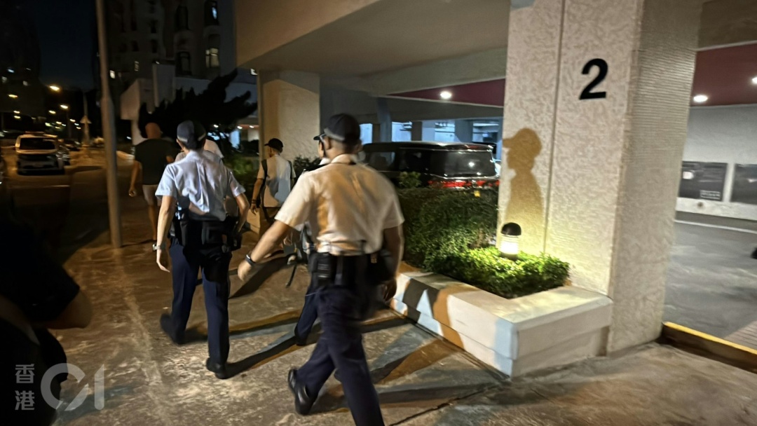 香港51岁IT男涉嫌杀妻后自首，疑因高风险投资导致百万债务引纠纷