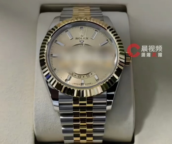 北京女子贷款20万元买劳力士手表,寄给网聊仅一个月的男友,民警上门告知:遇到诈骗了 北京女子贷款20万元买劳力士手表,寄给网聊仅一个月的男友,民警上门告知:遇到诈骗了