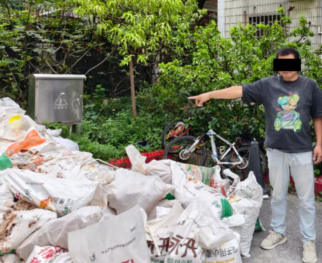 吓人!事发上海!6袋建筑垃圾接连从天而降……警方:刑拘 吓人!事发上海!6袋建筑垃圾接连从天而降……警方:刑拘