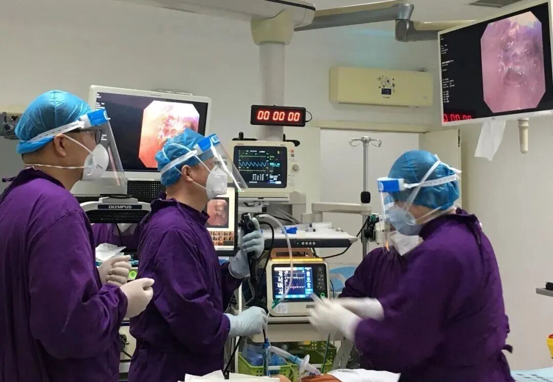 37岁女子为备孕拒绝一切体检和用药，胸闷气喘大半年，就医后确诊癌症晚期