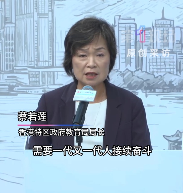 “今天出发特别有意义!”九一八事变爆发95周年,1200名港澳学生从香港出发赴天安门广场,观看升旗仪式 “今天出发特别有意义!”九一八事变爆发95周年,1200名港澳学生从香港出发赴天安门广场,观看升旗仪式