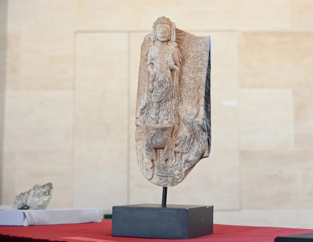 这次,美国向我国返还这些文物艺术品和古生物化石 这次,美国向我国返还这些文物艺术品和古生物化石