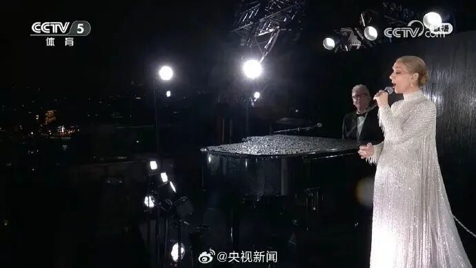 传奇女歌手复出泪洒现场,曾登央视春晚 传奇女歌手复出泪洒现场,曾登央视春晚