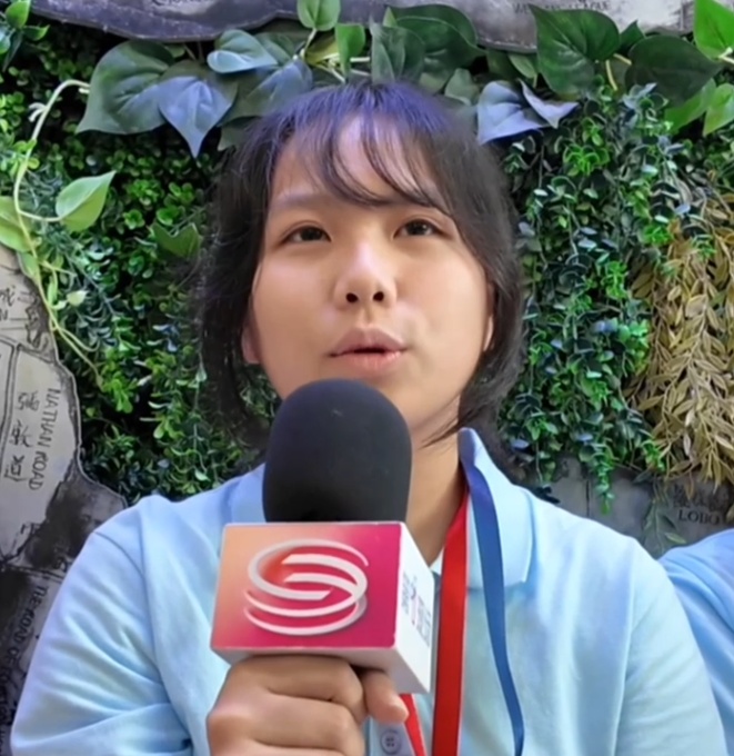 “今天出发特别有意义!”九一八事变爆发95周年,1200名港澳学生从香港出发赴天安门广场,观看升旗仪式 “今天出发特别有意义!”九一八事变爆发95周年,1200名港澳学生从香港出发赴天安门广场,观看升旗仪式