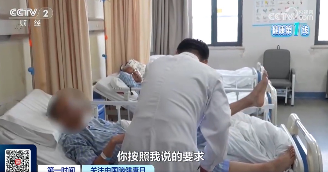 男子长期熬夜,确诊血管性痴呆!大脑萎缩如80岁!这些伤脑行为你可能天天做! 男子长期熬夜,确诊血管性痴呆!大脑萎缩如80岁!这些伤脑行为你可能天天做!
