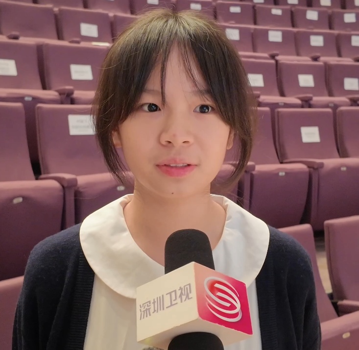 “今天出发特别有意义!”九一八事变爆发95周年,1200名港澳学生从香港出发赴天安门广场,观看升旗仪式 “今天出发特别有意义!”九一八事变爆发95周年,1200名港澳学生从香港出发赴天安门广场,观看升旗仪式