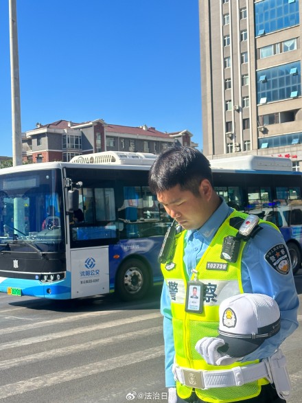 沈阳击响警示钟拉响全城防空警报 沈阳击响警示钟拉响全城防空警报