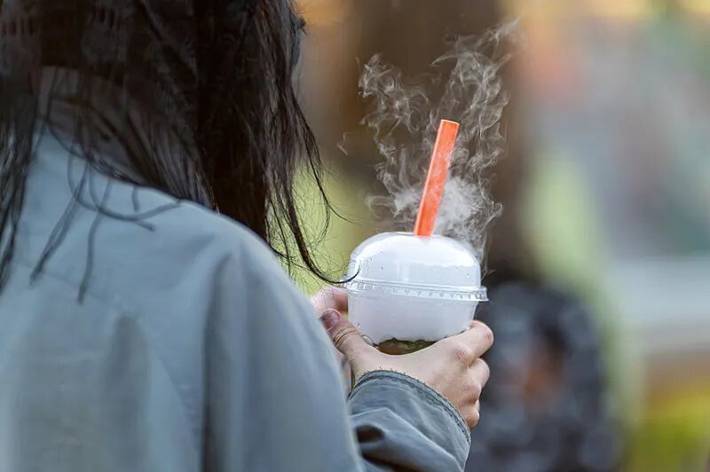 喜欢用这种杯子喝水的人，可能在喝细菌！尤其这几种人，劝你别用