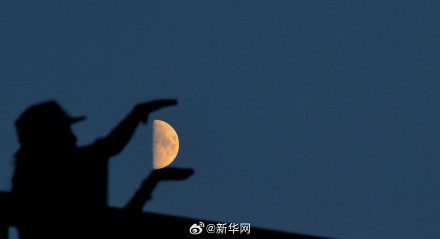 本年度最小上弦月现身天宇 本年度最小上弦月现身天宇