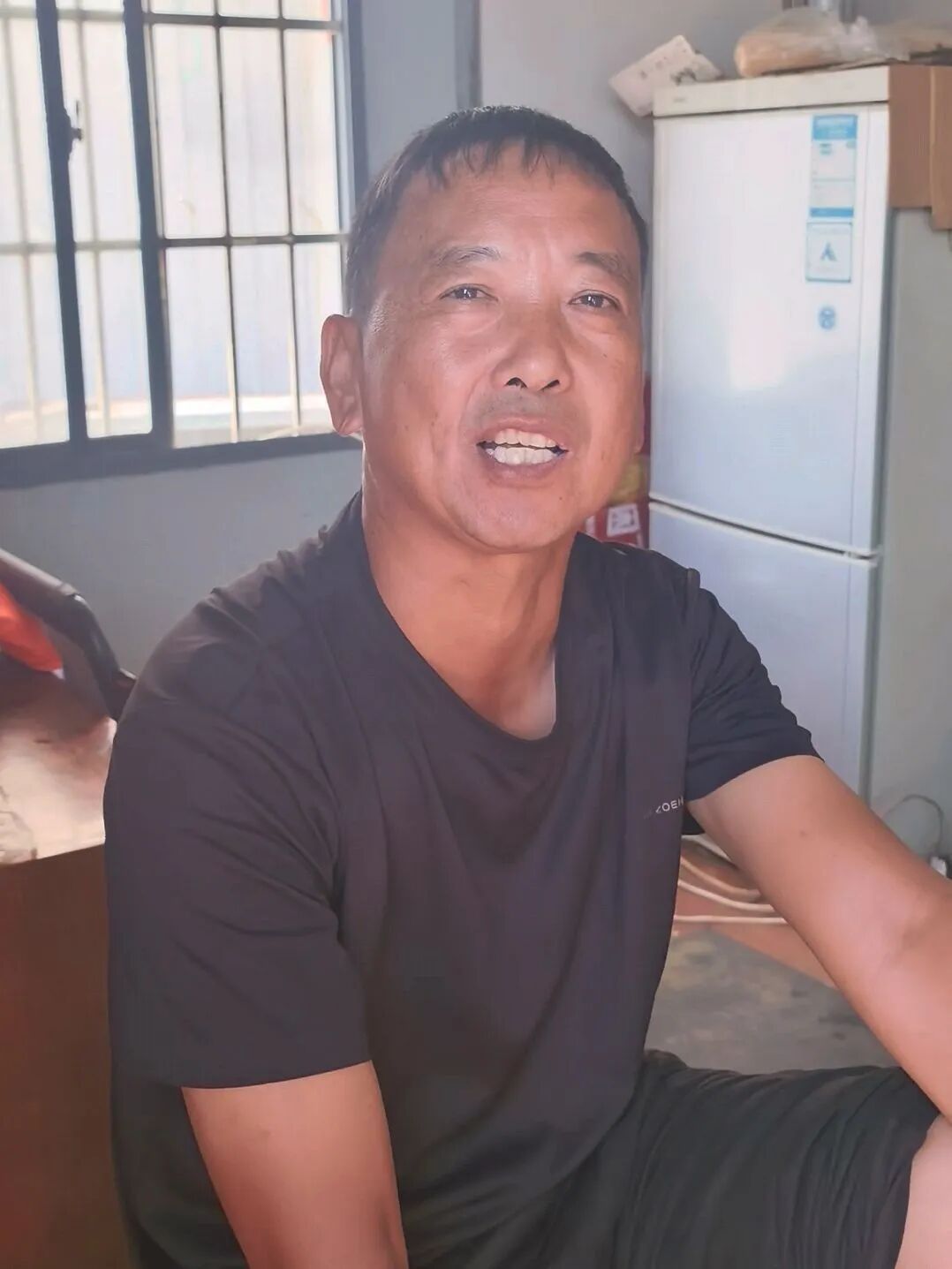 浙江舟山一老人落水失踪11天后回到家，所在的螺门村曾因渔业繁荣被称为“小香港”，远至湖南、四川等地的人赶来当渔民，如今后辈不再出海