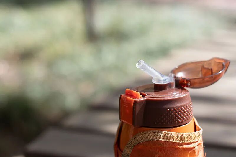 喜欢用这种杯子喝水的人，可能在喝细菌！尤其这几种人，劝你别用