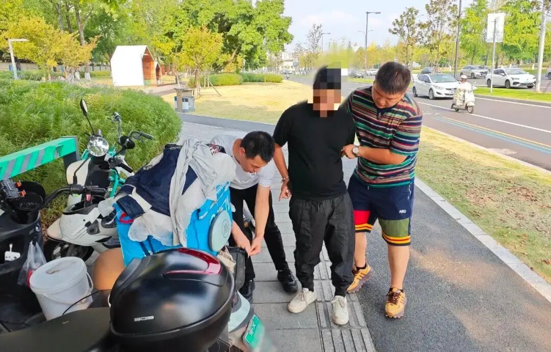 骑盗来的电动车跑了两天两夜!广安一男子在成都落网,赃物里还有烟和泡面 骑盗来的电动车跑了两天两夜!广安一男子在成都落网,赃物里还有烟和泡面