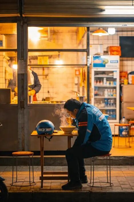 烧烤店、拉面馆、饺子馆组了个联盟，门口贴着同一张告示，北京这三家小店太赞了！