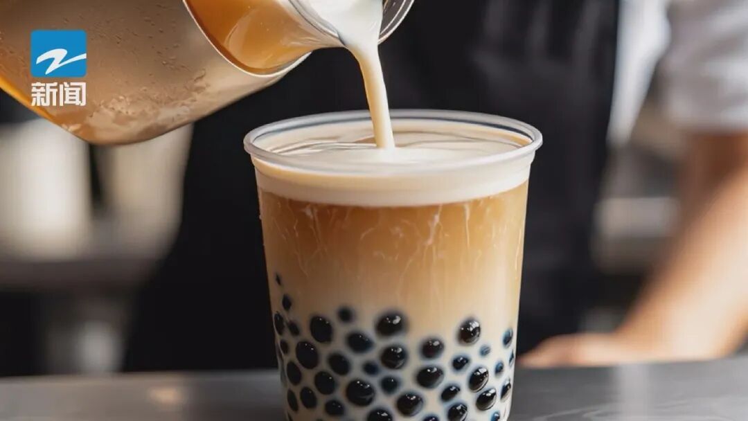很多人爱喝，但越喝情绪越差？最新研究：这杯“快乐水”可能藏着抑郁焦虑风险