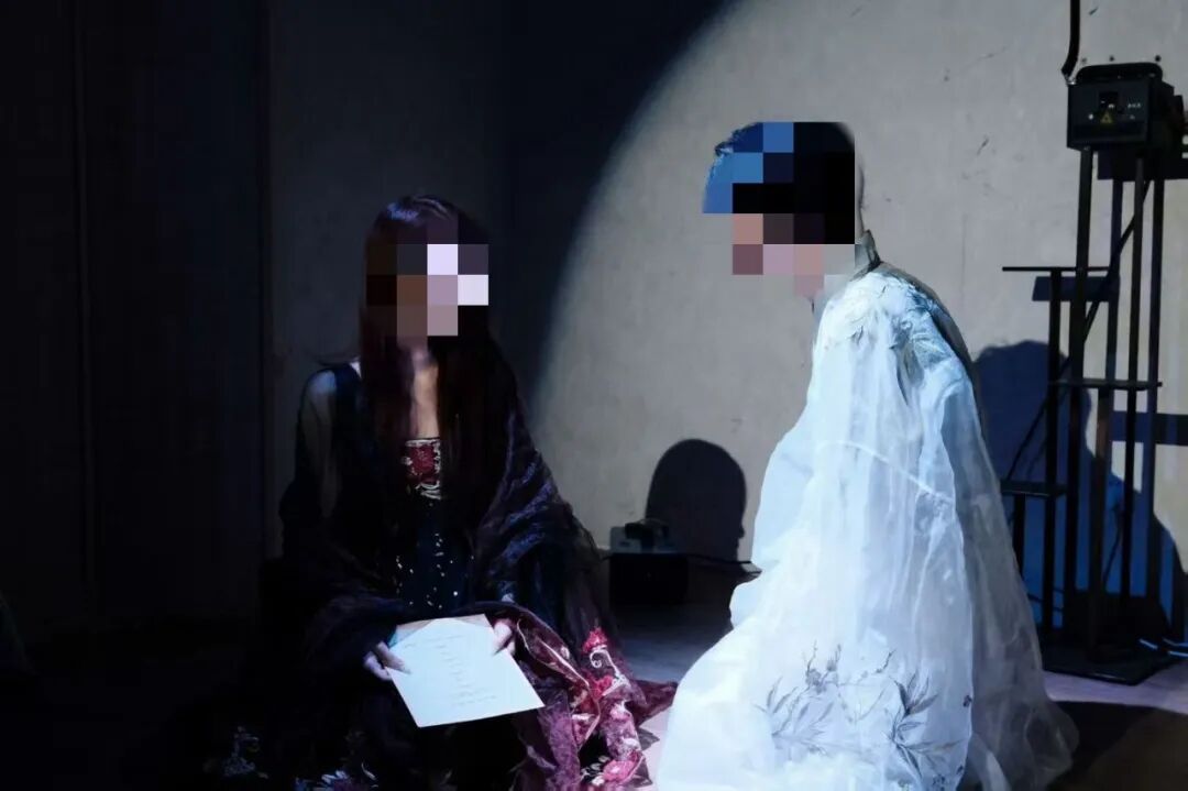 花近千元谈8小时“恋爱”，中途不许离席……散场后，ta已准备好迎接下一位“爱人”