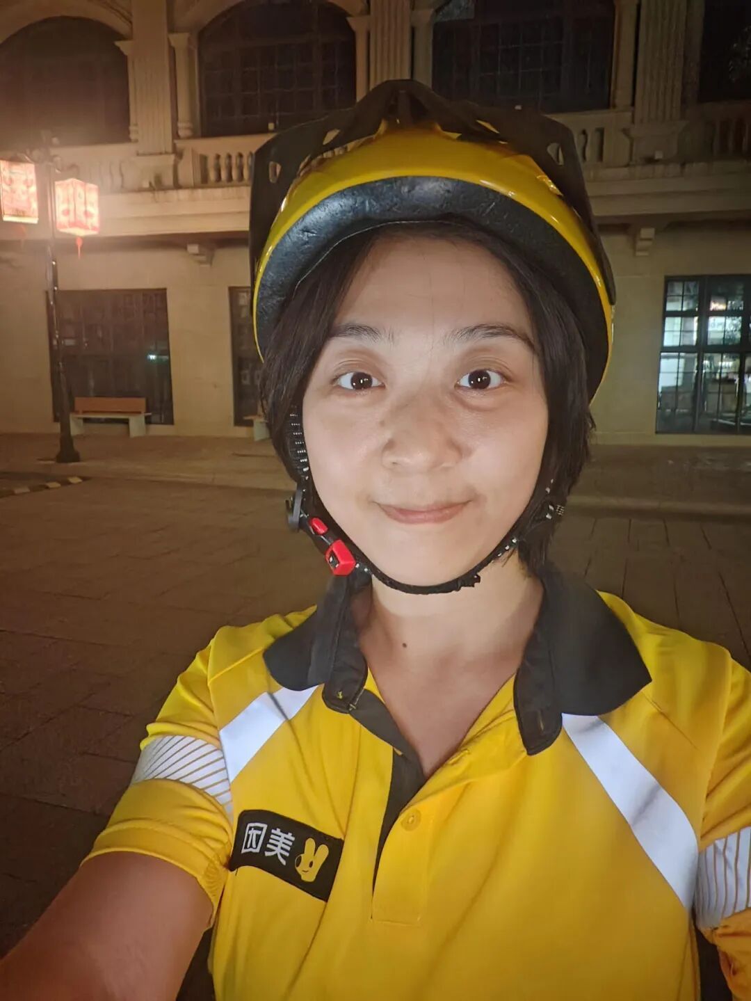 从医学女博士到外卖骑手、驻唱歌手,她说:“这不是体验生活,这就是我的生活” 从医学女博士到外卖骑手、驻唱歌手,她说:“这不是体验生活,这就是我的生活”