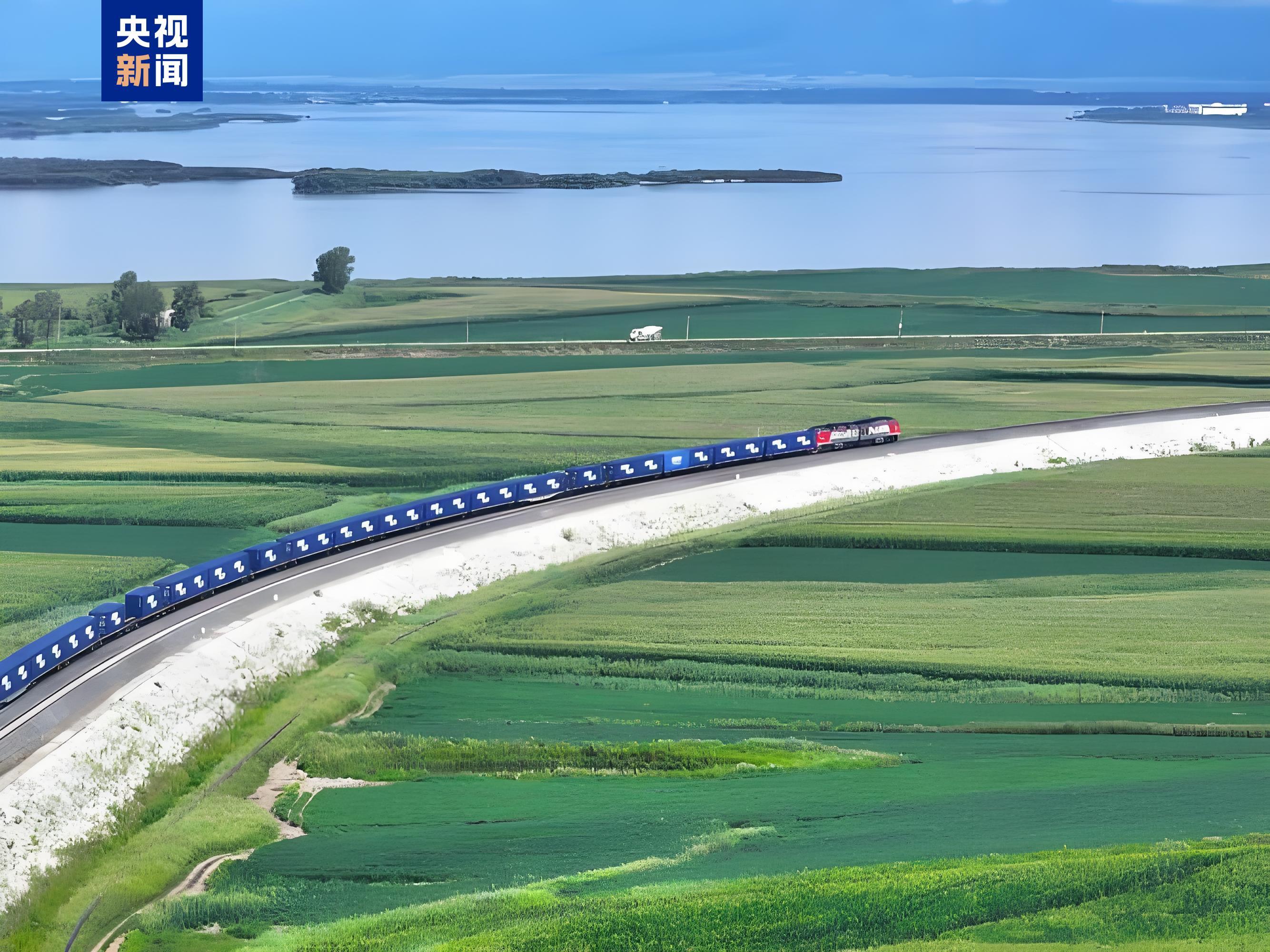 1至8月国家铁路发送货物26.9亿吨
