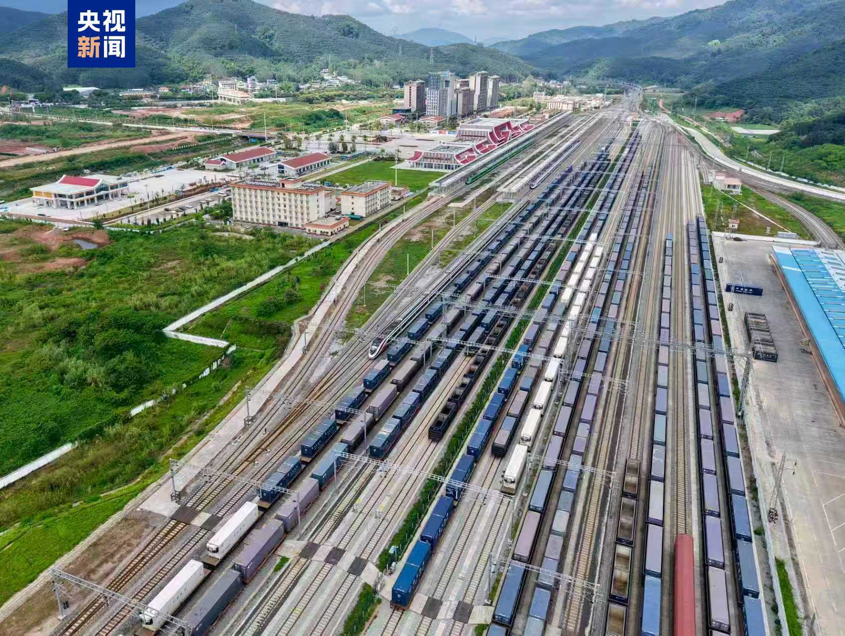 1至8月国家铁路发送货物26.9亿吨