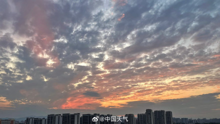 北京橙红色晚霞浪漫登场