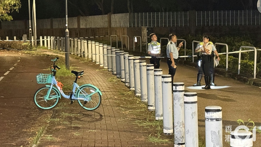 香港一女子深夜骑车回家,疑遭多条流浪狗袭击身亡!全身多处被咬伤 香港一女子深夜骑车回家,疑遭多条流浪狗袭击身亡!全身多处被咬伤