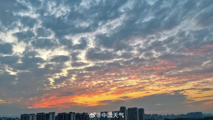 北京橙红色晚霞浪漫登场