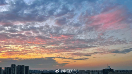 北京橙红色晚霞浪漫登场