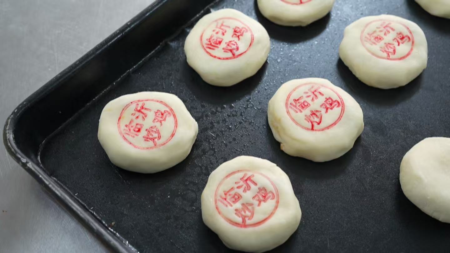 山东临沂:中秋尝新味 “炒鸡”月饼走红中秋市场 山东临沂:中秋尝新味 “炒鸡”月饼走红中秋市场