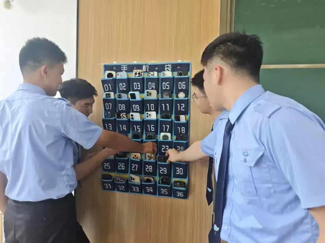 多所高校推进“无手机课堂” 多所高校推进“无手机课堂”