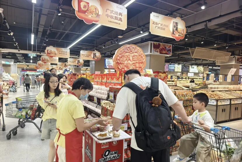 一出来直接被抢光，一天能卖两万个！广州人最近都在买，门口排长队