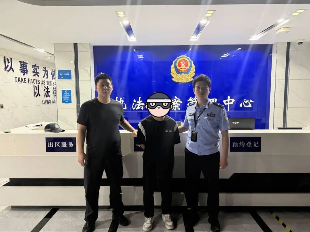 一盗窃嫌疑人因为爱吃鸡蛋饼，凌晨在饼摊偶遇吃夜宵的民警，当场被抓！