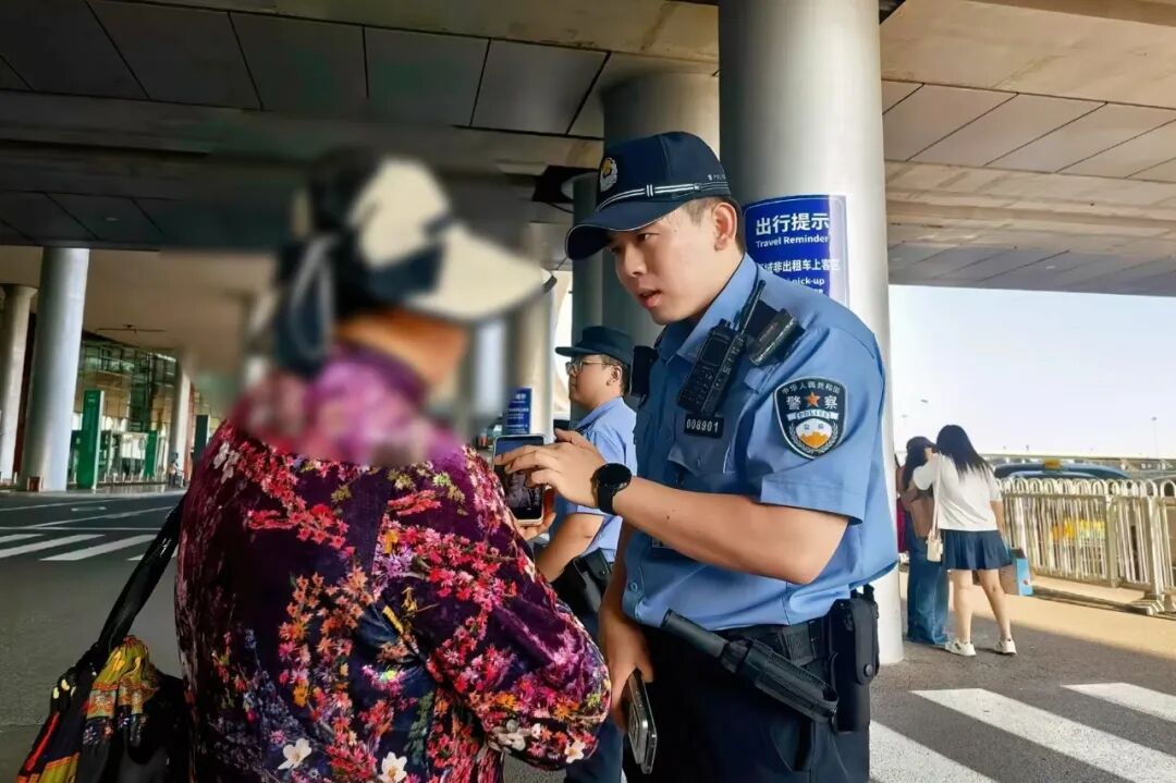 “明星单独约见面?”七旬老人来京“赴约”, 落地后傻眼了 “明星单独约见面?”七旬老人来京“赴约”, 落地后傻眼了