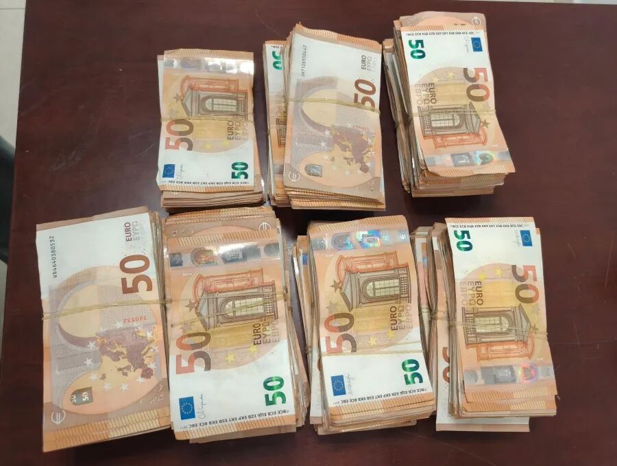 这鞋“好贵”!旅客鞋内藏匿近10万欧元现金进境,被广州海关查获 这鞋“好贵”!旅客鞋内藏匿近10万欧元现金进境,被广州海关查获